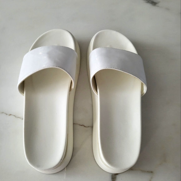 SHEIN, white faux leather wedge sandals Size 8 or EU39 - Picture 4 of 7